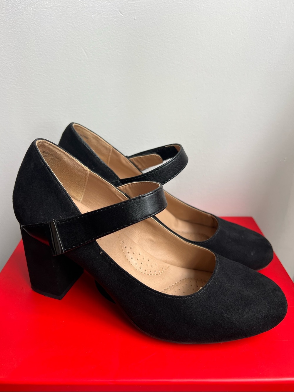 Dexflex Comfort Black Mary Jane Faux Suede Round Toe Block Heel Size 7.5